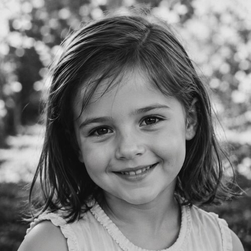 Fotografía de una niña sonriendo